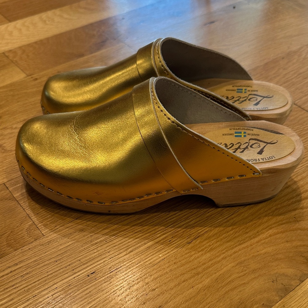 Lotta From Stockholm Shiny Gold Clogs